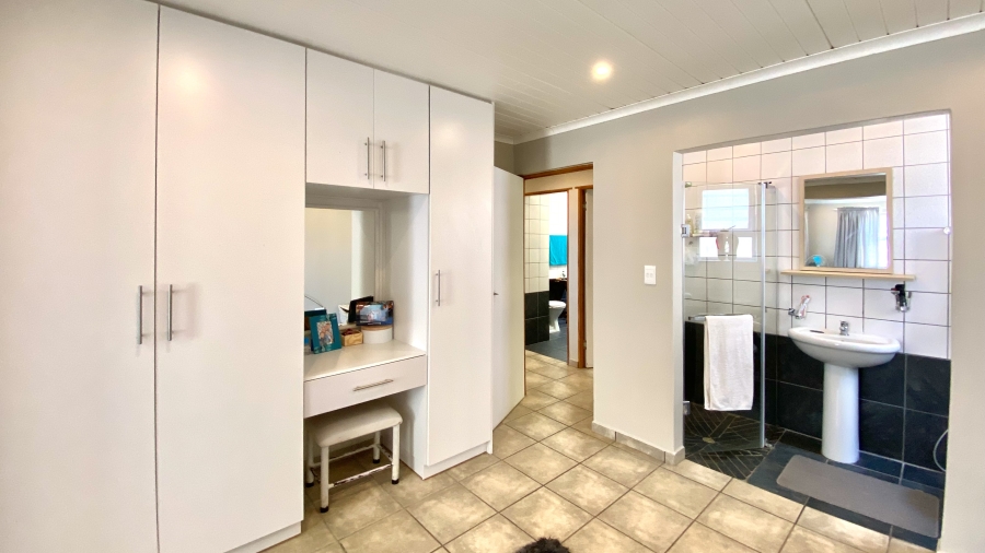 4 Bedroom Property for Sale in Velddrif Western Cape